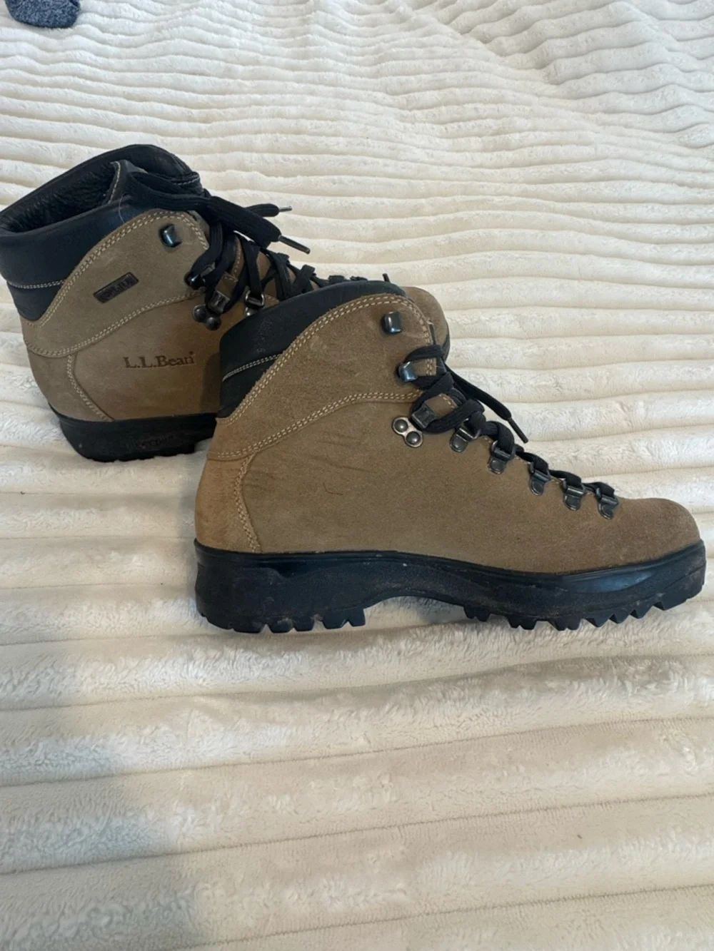 L.L. Bean Gore-Tex Hiking Boots Sueded Leather Vibram Sole M 8.5 W 10